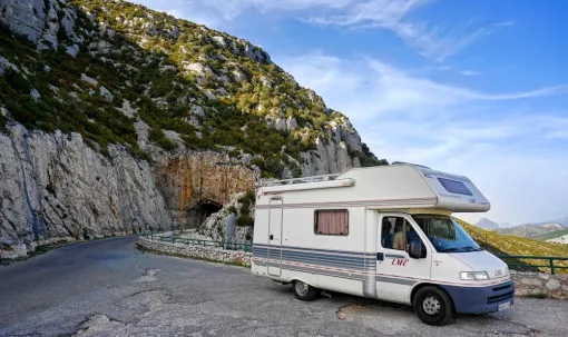 Remplacement de pare-brise de camping-car à Tarascon, Castelnaudary, Lechartier Services Autos